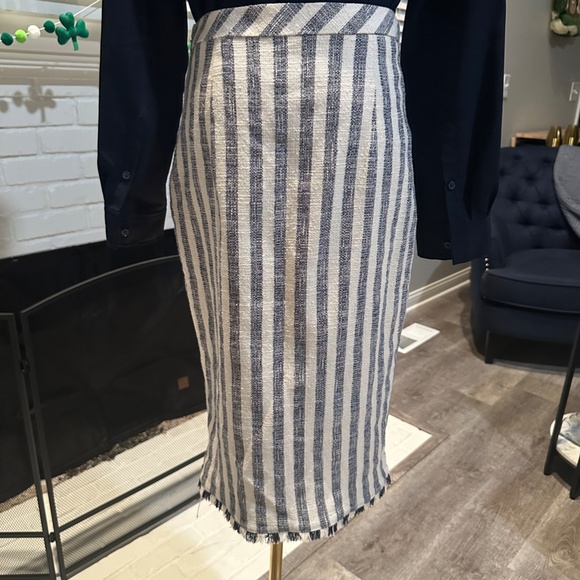 Banana Republic Pencil Skirt, Size -4 - Picture 3 of 5